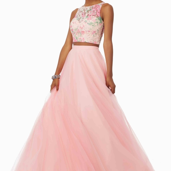 Mori Lee Dresses & Skirts - NWT Pretty in pink gown